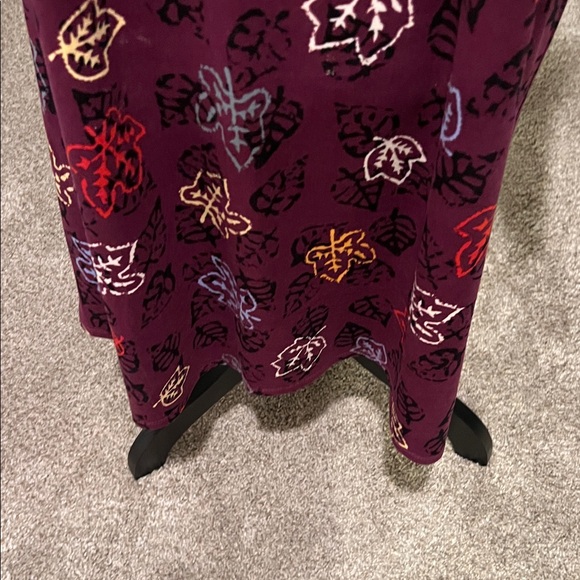 Elegant Long Sleeve Dress with Leaf Pattern - Picture 4 of 9